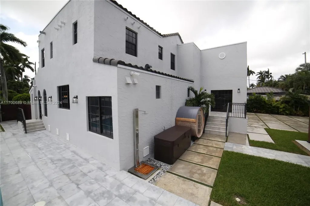 1345 Hollywood Boulevard Hollywood FL 33019