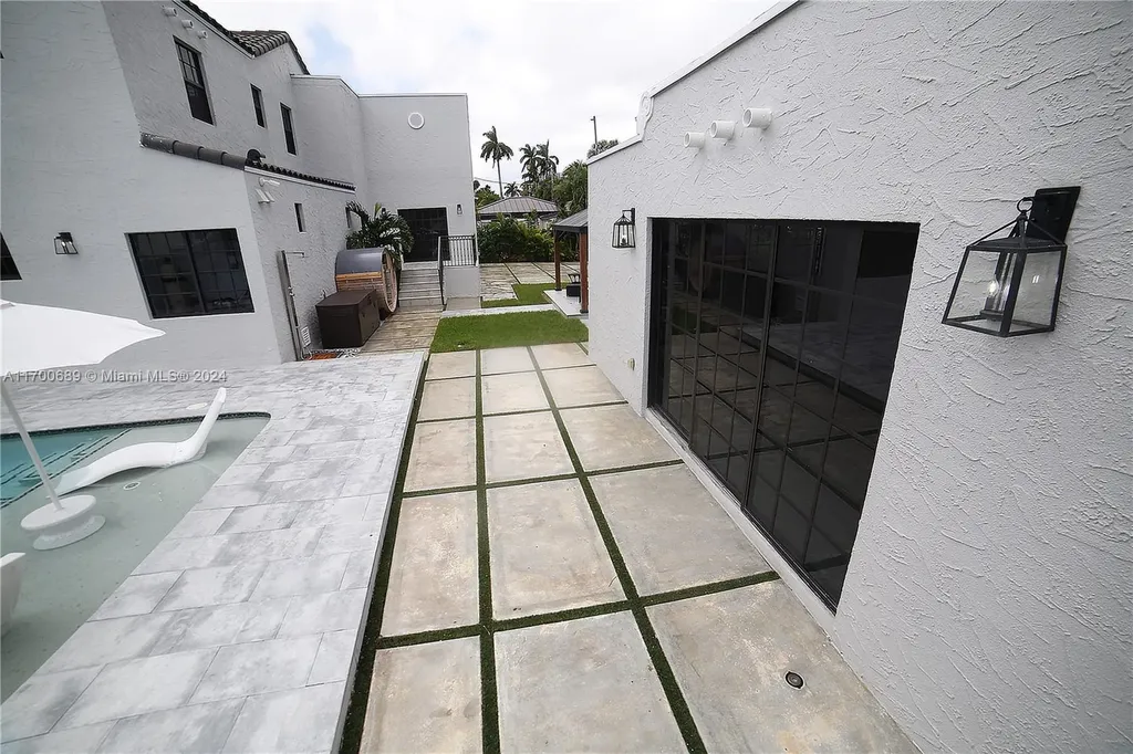 1345 Hollywood Boulevard Hollywood FL 33019