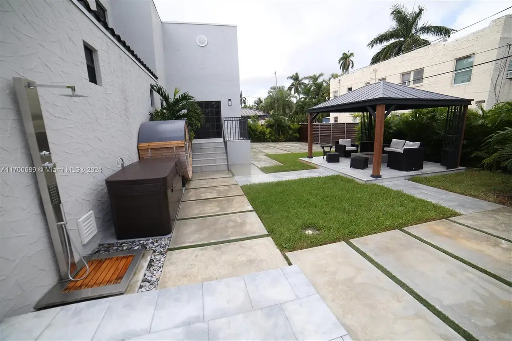 1345 Hollywood Boulevard Hollywood FL 33019