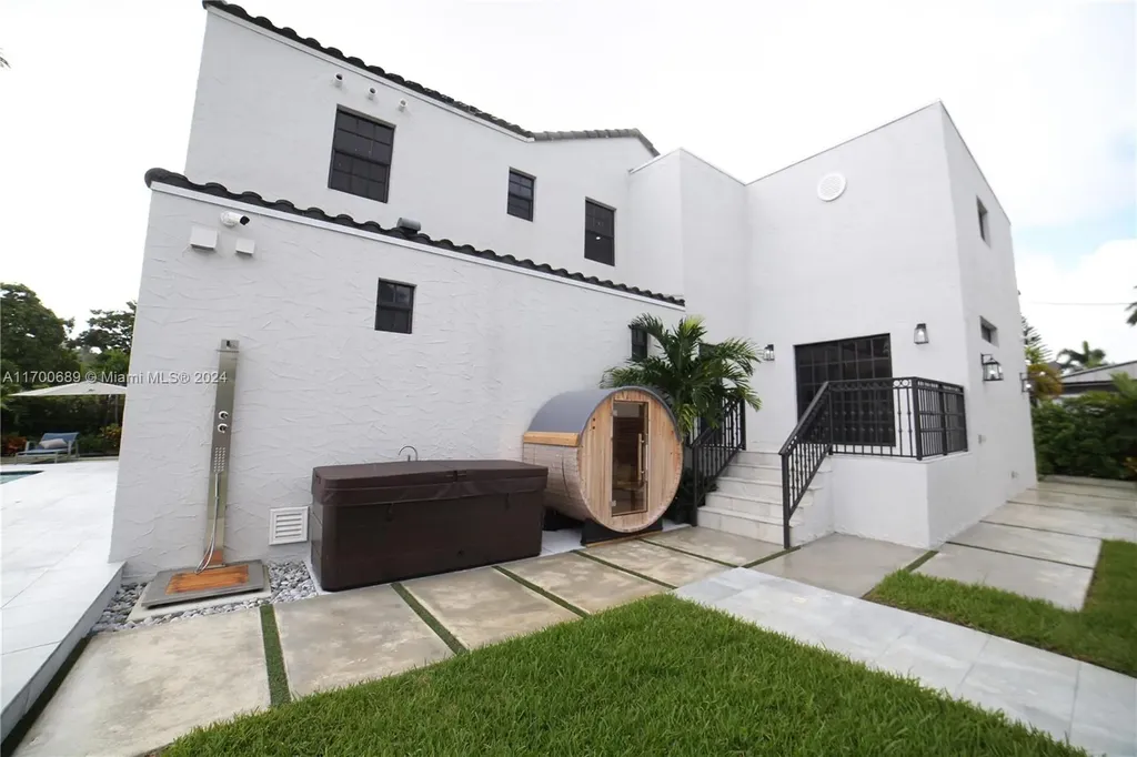 1345 Hollywood Boulevard Hollywood FL 33019