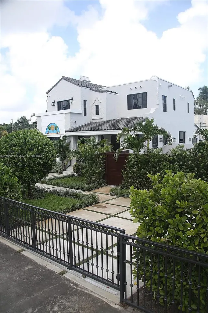 1345 Hollywood Boulevard Hollywood FL 33019