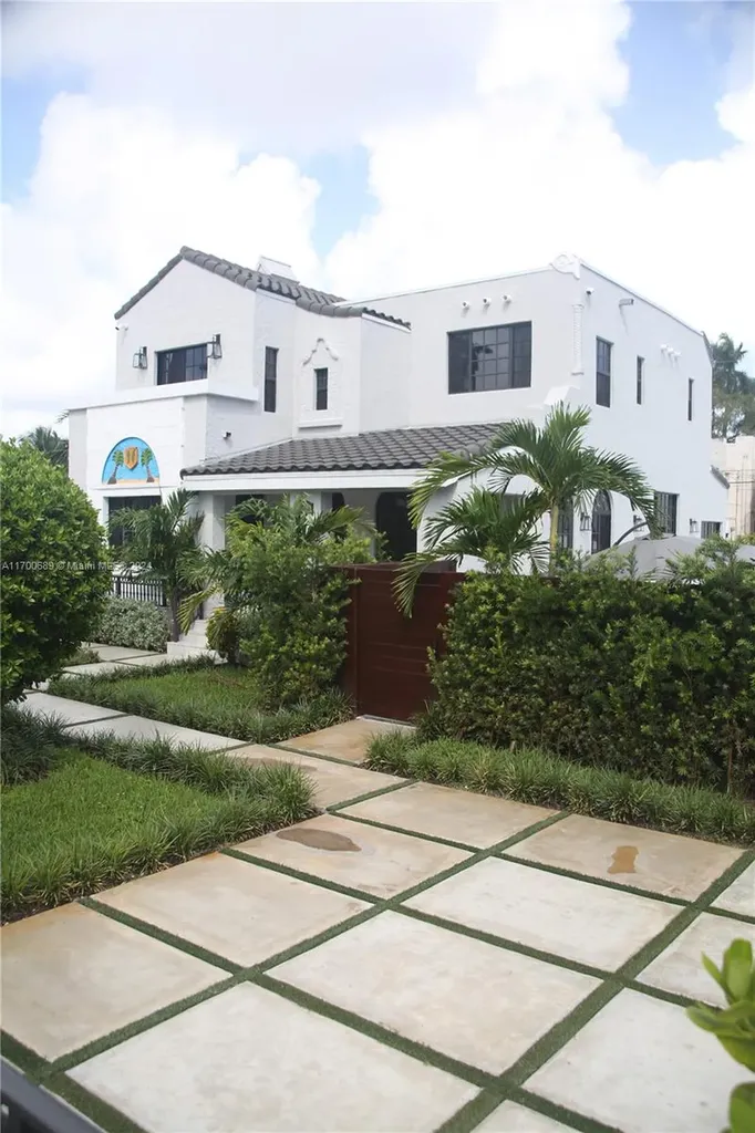 1345 Hollywood Boulevard Hollywood FL 33019