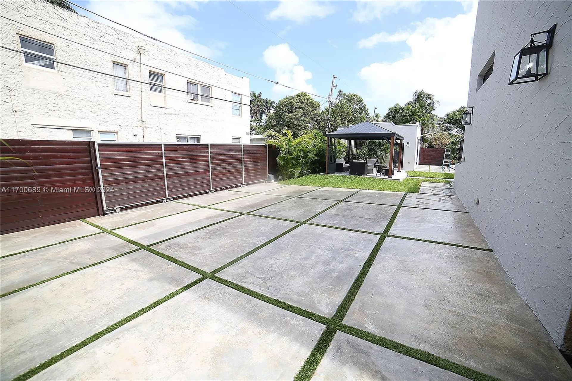 1345 Hollywood Boulevard Hollywood FL 33019