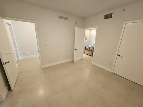 6000 Collins Avenue Miami Beach FL 33140