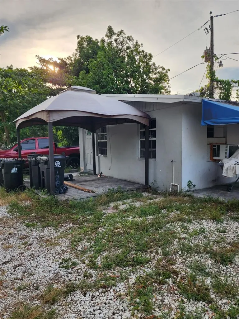1872 SW 29th Avenue Fort Lauderdale FL 33312