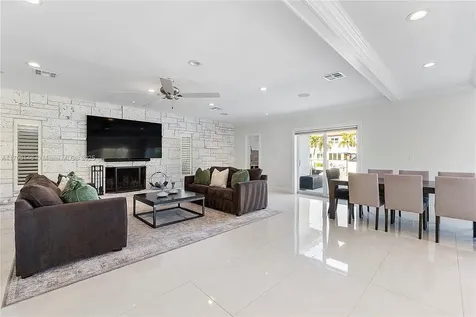 2751 NE 47th Street Lighthouse Point FL 33064