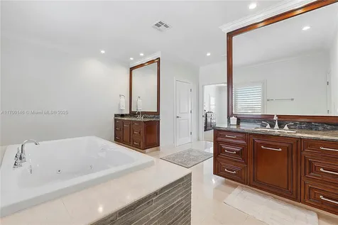 2751 NE 47th Street Lighthouse Point FL 33064