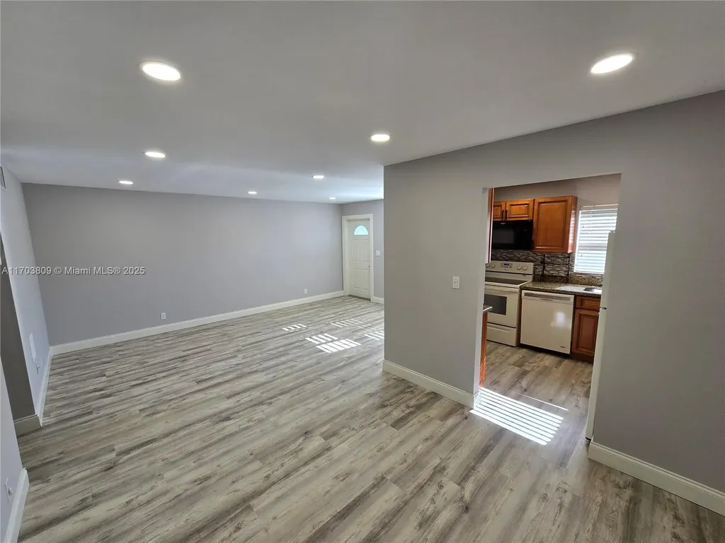 407 SW Natura Avenue Deerfield Beach FL 33441
