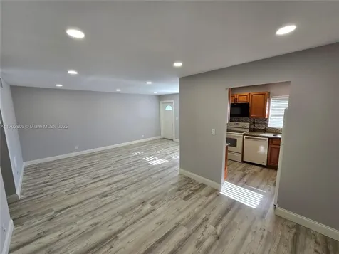 407 SW Natura Avenue Deerfield Beach FL 33441