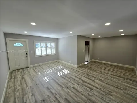 407 SW Natura Avenue Deerfield Beach FL 33441