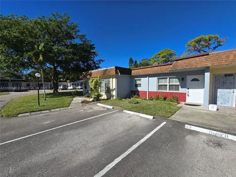407 SW Natura Avenue Deerfield Beach FL 33441