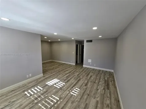 407 SW Natura Avenue Deerfield Beach FL 33441
