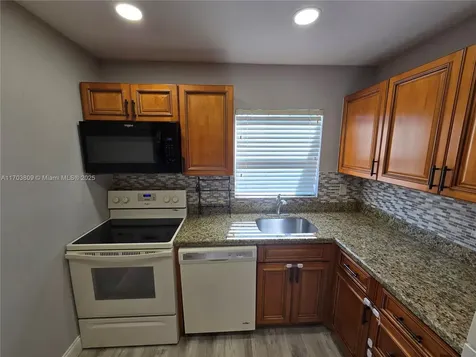 407 SW Natura Avenue Deerfield Beach FL 33441