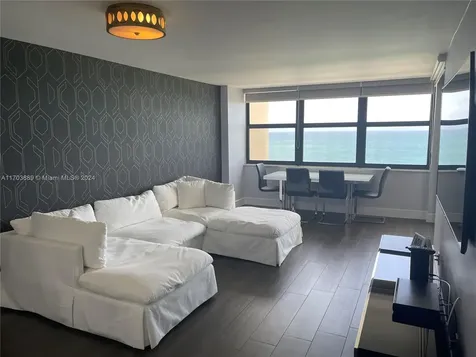 2555 Collins Avenue Miami Beach FL 33140
