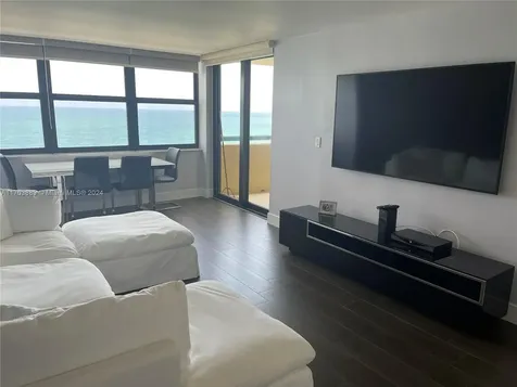 2555 Collins Avenue Miami Beach FL 33140