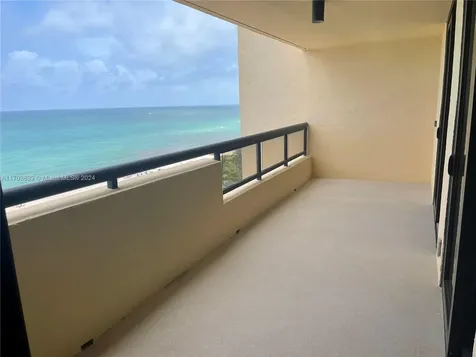 2555 Collins Avenue Miami Beach FL 33140