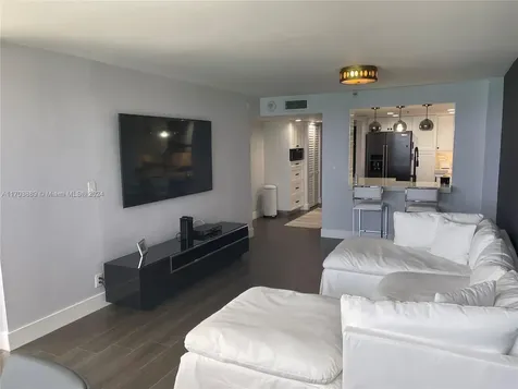 2555 Collins Avenue Miami Beach FL 33140