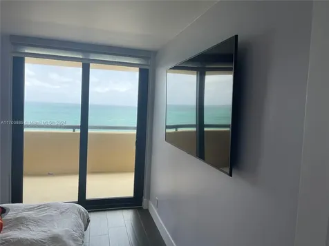 2555 Collins Avenue Miami Beach FL 33140