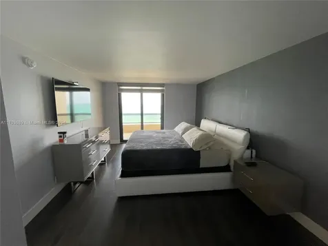 2555 Collins Avenue Miami Beach FL 33140