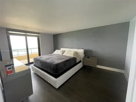 2555 Collins Avenue Miami Beach FL 33140