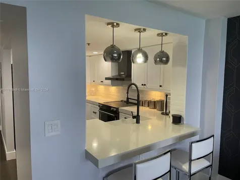 2555 Collins Avenue Miami Beach FL 33140