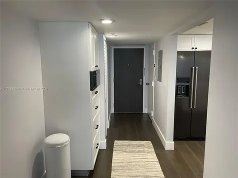 2555 Collins Avenue Miami Beach FL 33140