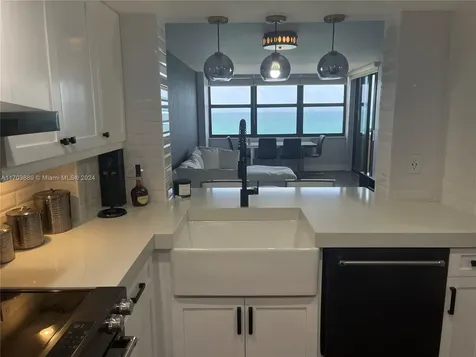 2555 Collins Avenue Miami Beach FL 33140