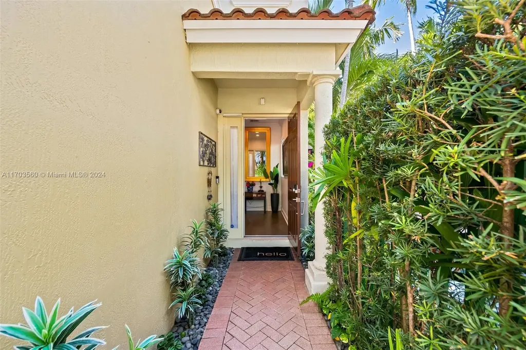 607 NE 17th Way Fort Lauderdale FL 33304