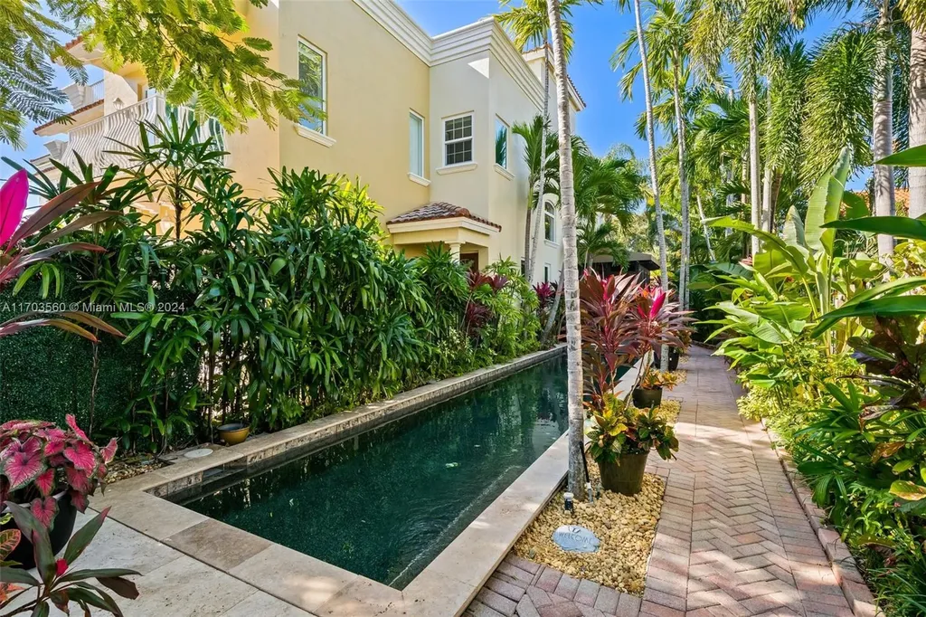 607 NE 17th Way Fort Lauderdale FL 33304