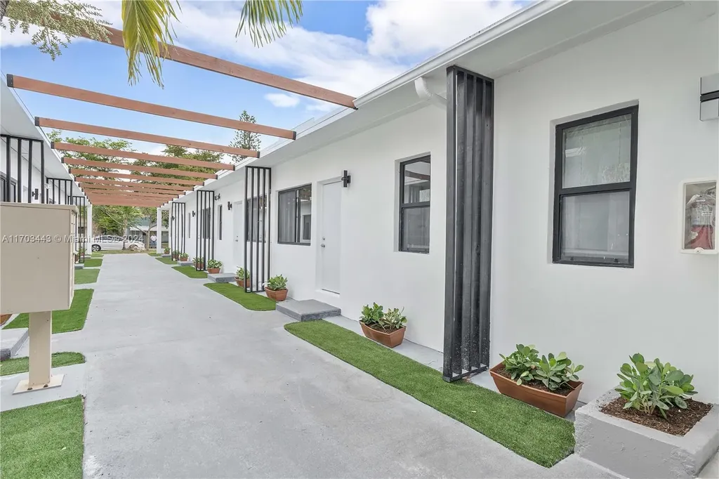 1946 Pierce Street Hollywood FL 33020