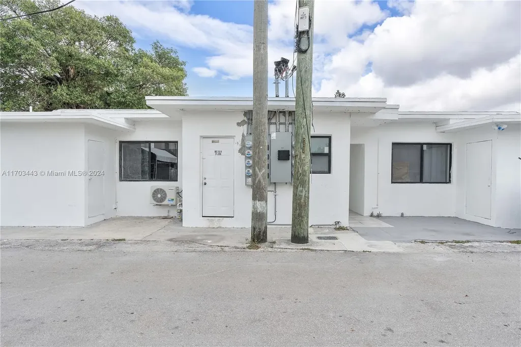 1946 Pierce Street Hollywood FL 33020