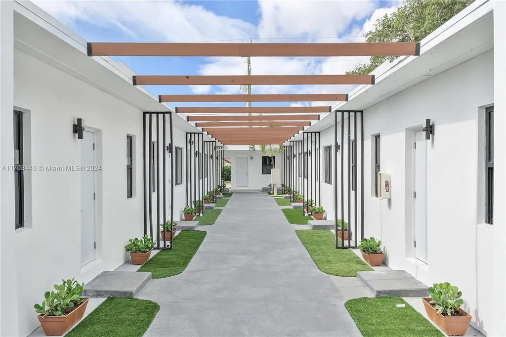 1946 Pierce Street Hollywood FL 33020
