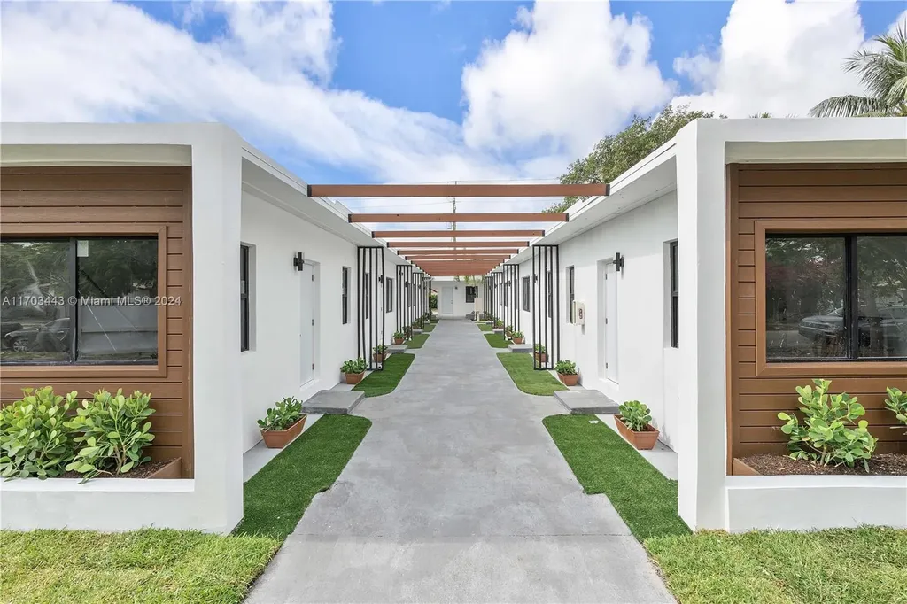 1946 Pierce Street Hollywood FL 33020