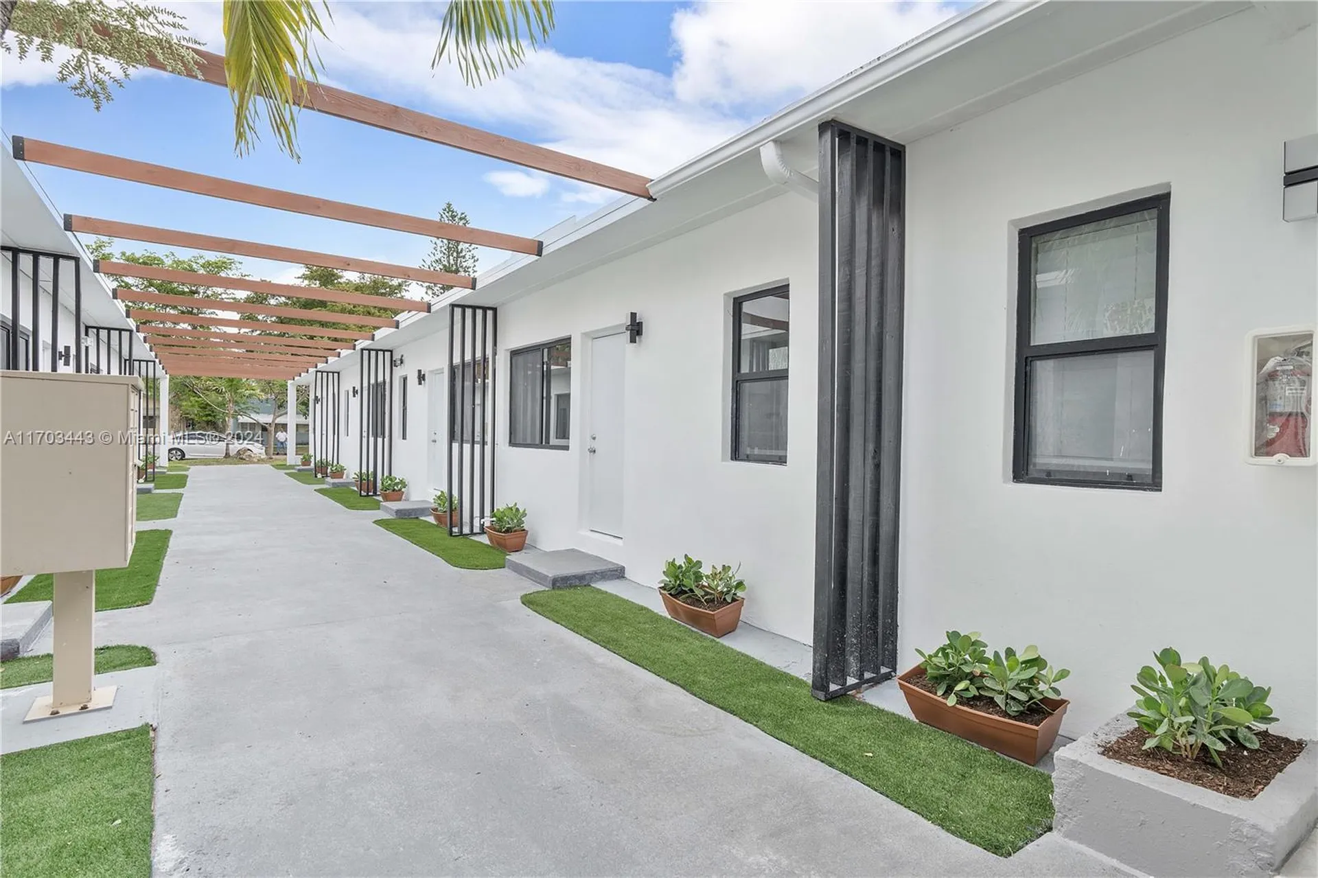 1946 Pierce Street Hollywood FL 33020