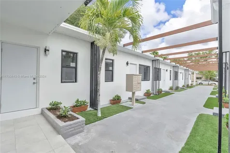 1946 Pierce Street Hollywood FL 33020