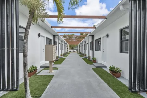 1946 Pierce Street Hollywood FL 33020
