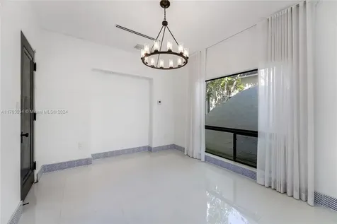 5660 Pine Tree Drive Miami Beach FL 33140