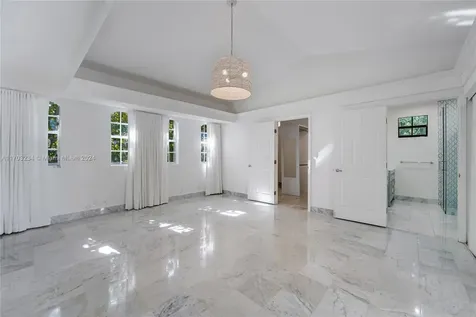 5660 Pine Tree Drive Miami Beach FL 33140