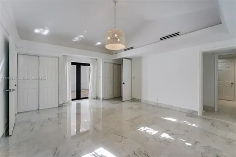 5660 Pine Tree Drive Miami Beach FL 33140