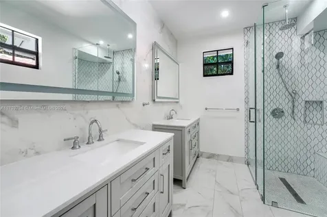 5660 Pine Tree Drive Miami Beach FL 33140