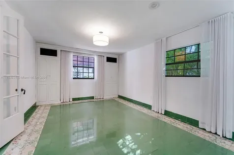 5660 Pine Tree Drive Miami Beach FL 33140