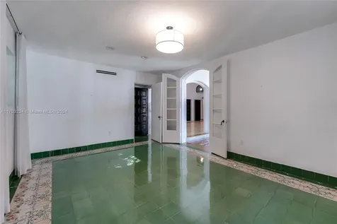 5660 Pine Tree Drive Miami Beach FL 33140