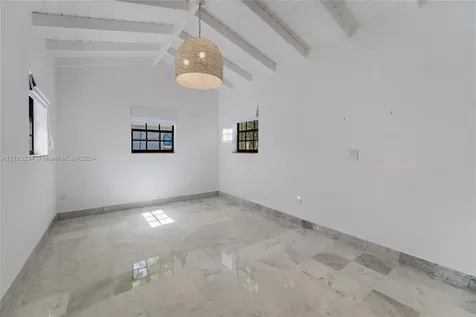 5660 Pine Tree Drive Miami Beach FL 33140