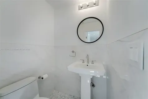 5660 Pine Tree Drive Miami Beach FL 33140