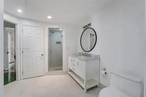 5660 Pine Tree Drive Miami Beach FL 33140