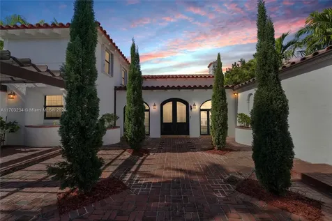 5660 Pine Tree Drive Miami Beach FL 33140