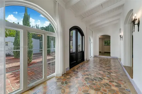 5660 Pine Tree Drive Miami Beach FL 33140