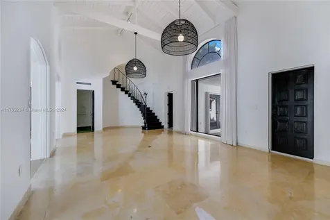5660 Pine Tree Drive Miami Beach FL 33140