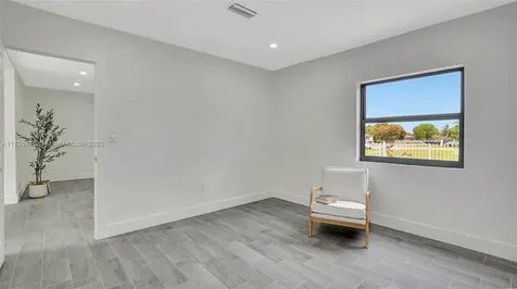 270 W 57th Street Hialeah FL 33012
