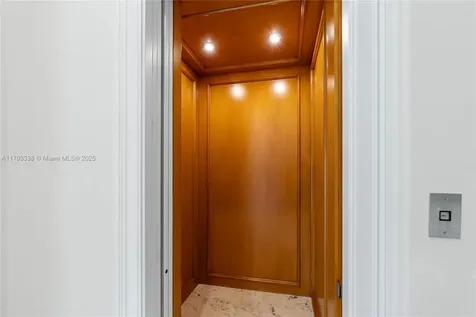 833 Harbour Isle Place North Palm Beach FL 33410